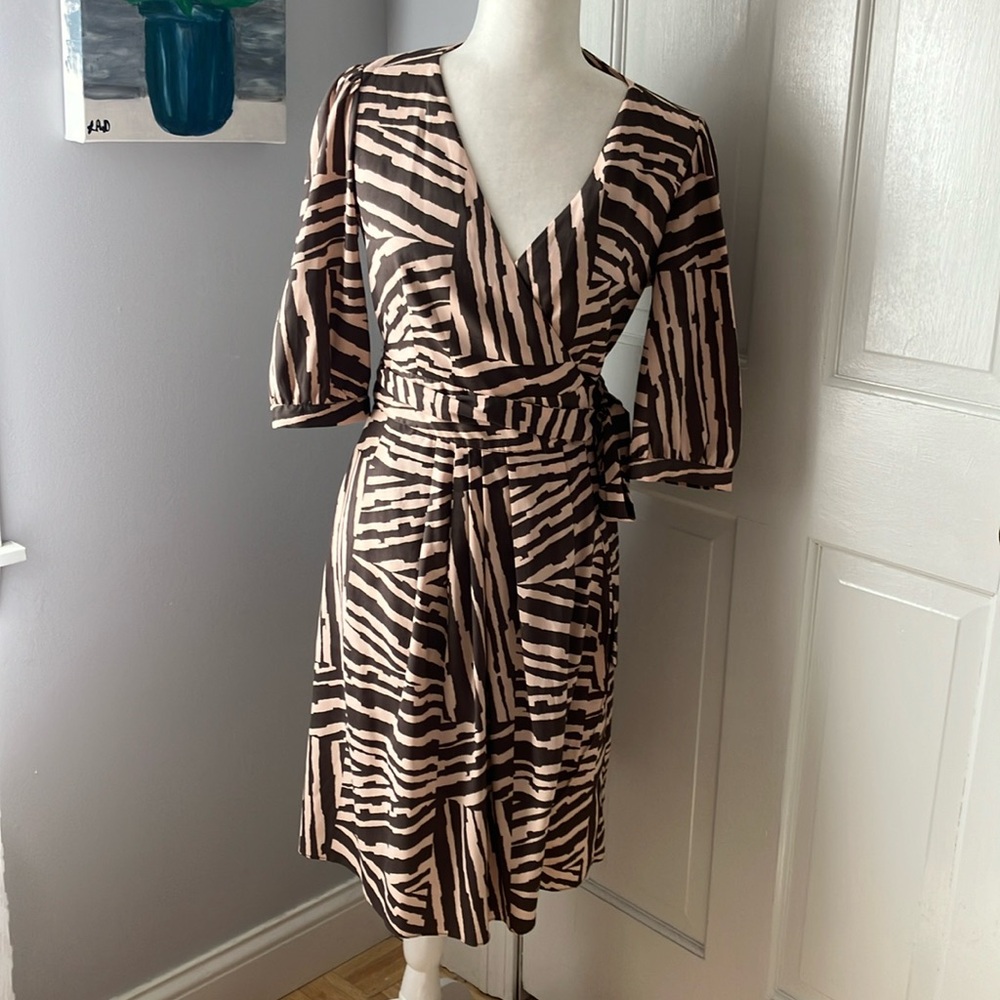 Neutrals earthy animal print wrap dress brown light pink Banana Republic 2 EUC